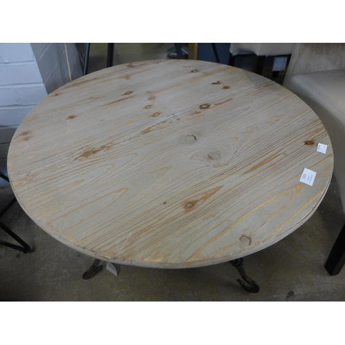 1559 - An industrial style coffee table