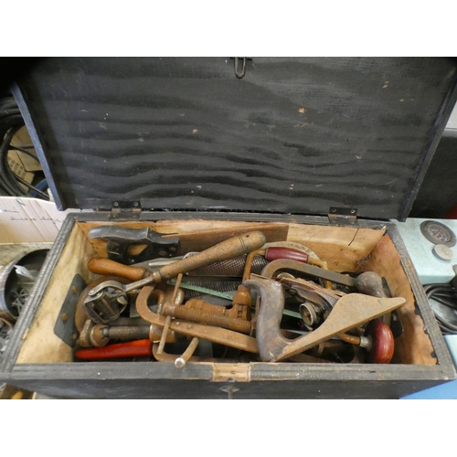 2064 - Carpenter's tool box with approx. 30 vintage tools inc. Record No. 070 box scraper plane