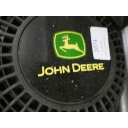 2074 - John Deere R43 petrol-driven lawnmower & collector - W, starts with quickstart since being stored