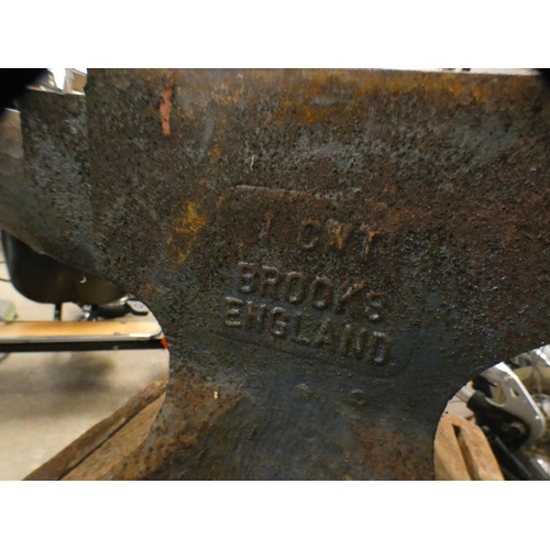 2083 - 51 kilo Blacksmith's cast iron anvil on stand