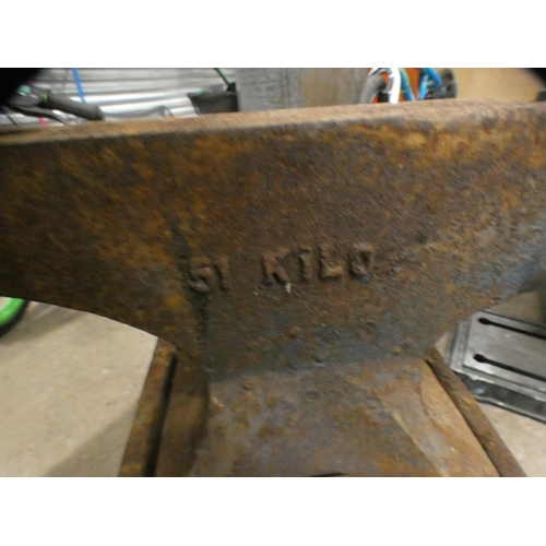 2083 - 51 kilo Blacksmith's cast iron anvil on stand