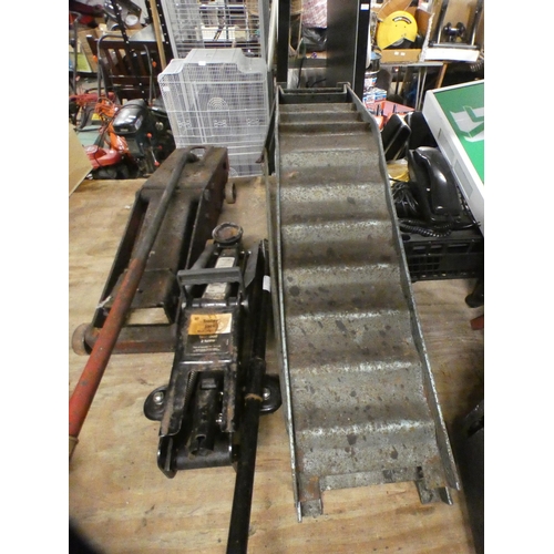 2094 - Car maintenance items: jacks, axle stands, ramps, etc.