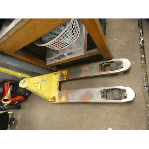 2148 - Pallet truck - W