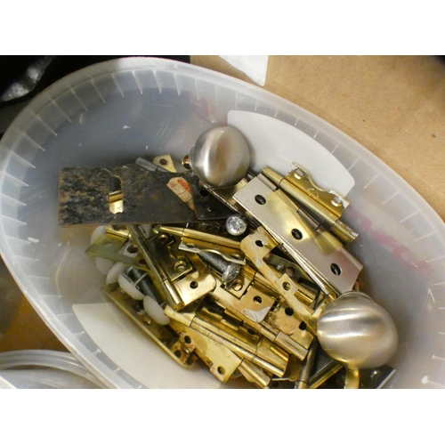 2162 - Approx. 50 cabinet knobs with kitchen scales