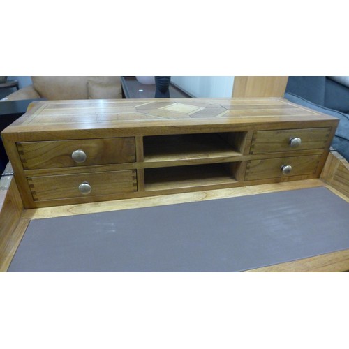 1430 - A Welbeck Campaign desk