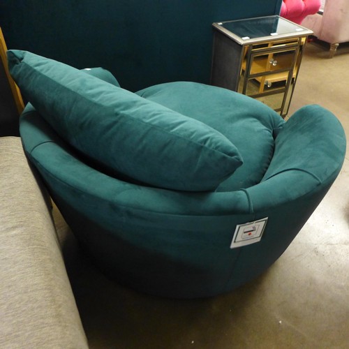 1452 - A teal velvet upholstered swivel love seat with geometric scatter cushion