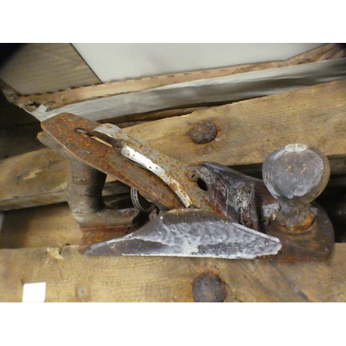 2172 - Parkinsons joiners vice with Stanley No. 4½ wood plane