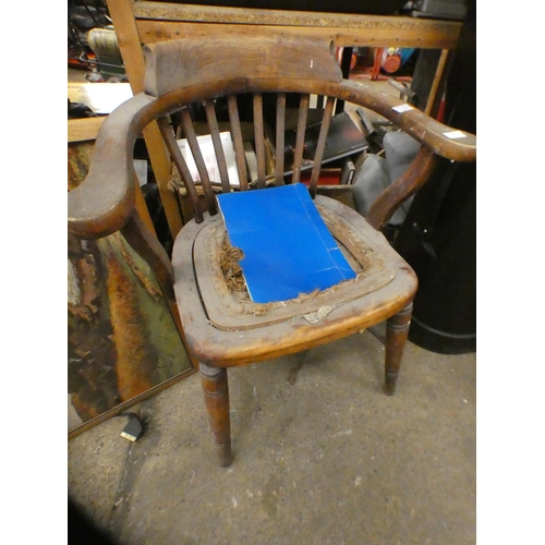 2231 - Vintage oak smokers chair and framed picture (repair project)