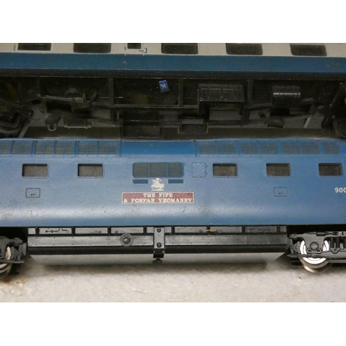 2288 - The Fife & Forfar Yeomanry Hornby train and carriage set