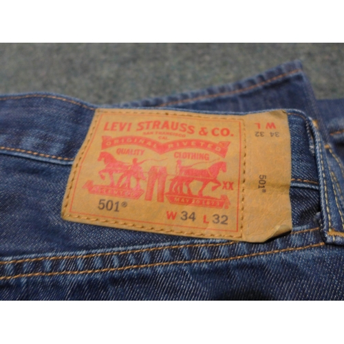 3183 - 3 Pairs of Levi's including: Women's shorts, Men's and Girl's jeans * this lot is subject to VAT