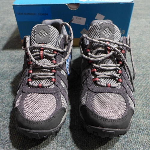 3208 - Pair of Men's Columbia, Redcrest waterproof trainers, UK size 7 * this lot is subject to VAT