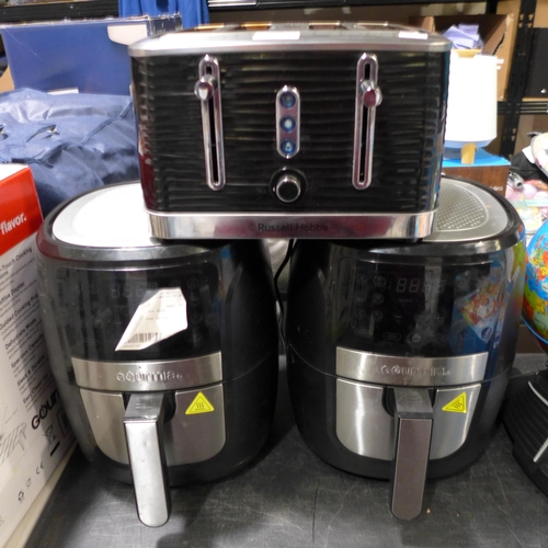 3278 - 2 x Gourmia Air Fryers & a Russell Hobbs 4-Slice Toaster (247-327,328)  * This lot is subject to vat