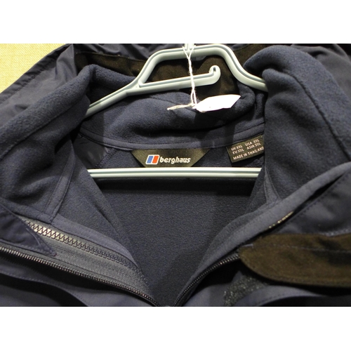 3282 - Men's blue Berghaus 3-in-1 jacket size XXL * this lot is subject to VAT