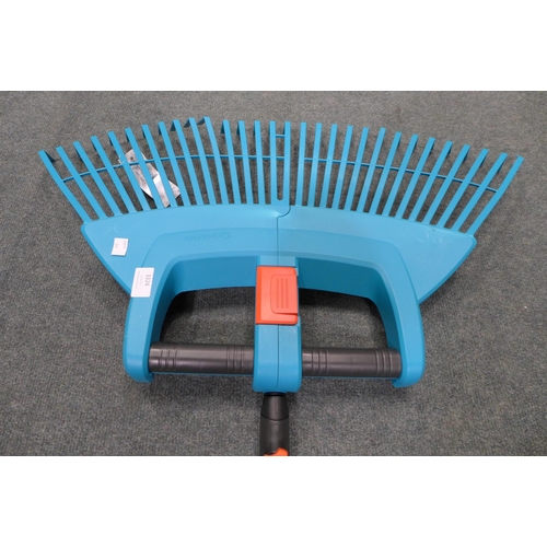 3324 - Gardena XL Plastic Fan Rake (247-278)  * This lot is subject to vat