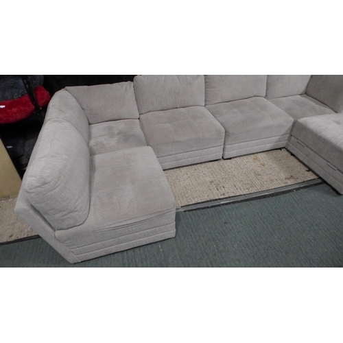 3388 - 6-Piece Grey fabric sectional sofa, Original RRP £799.99 + vat ( 248-800 ) * This lot is subject to ... 