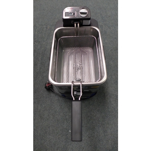 3418 - Tefal Fryer  - Fr804040               (247-242)  * This lot is subject to vat