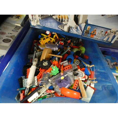 2323 - Approx. 5kg Lego and Star Wars Hoth Wampa cave set