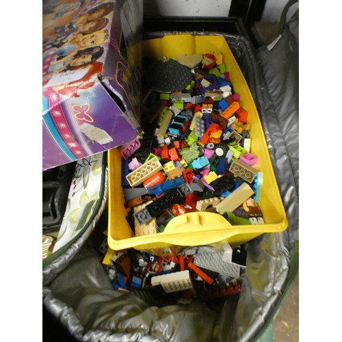 2324 - Approx. 5kg of Lego includes boxed Friends set