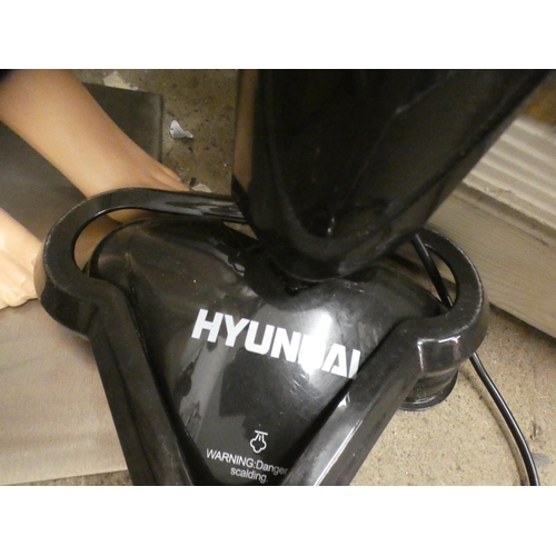 2417 - Hyundai floor/furniture steam cleaner