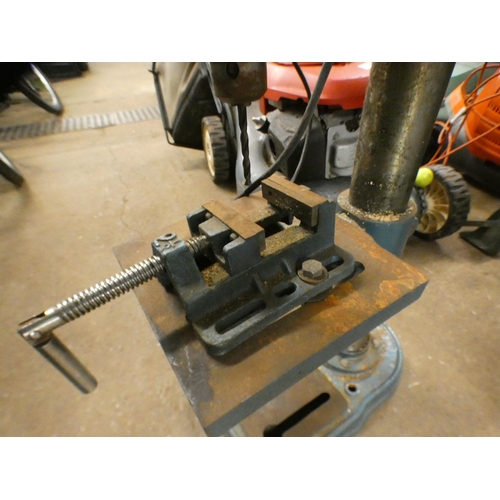 2466 - Clarke metalwork pillar drill with machine vice