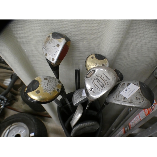 2494 - Power Bilt golf bag with 3 Ping and other clubs