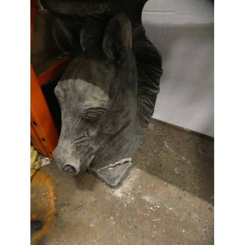 2527 - Horse head cast stone bench