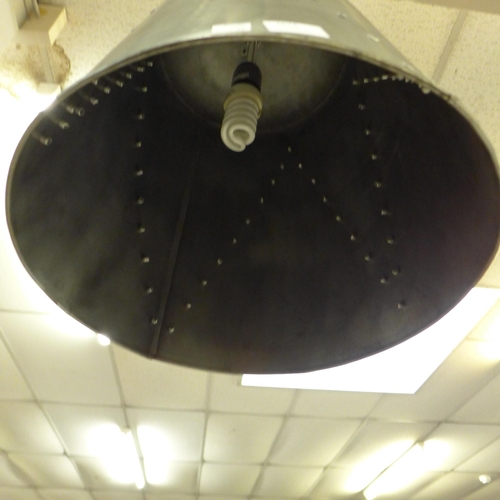 1574 - An industrial ceiling light