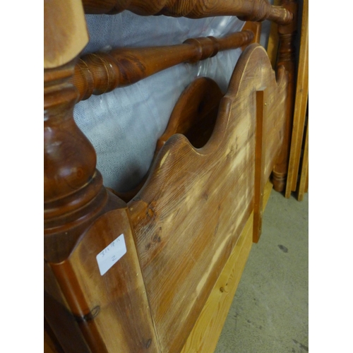 1752 - A Pine kingsize bed frame