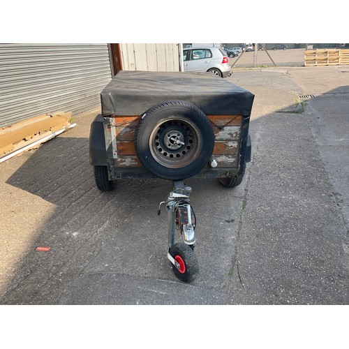 2533 - Wood & metal 3.5' x 5' trailer with lockable top, spare tyre & light board