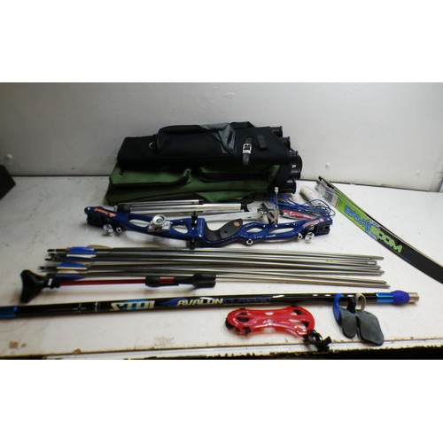 2278 - Avalon archery e-Kinetic long bow, sight quiver and accessories in Avalon classic archers' backpack