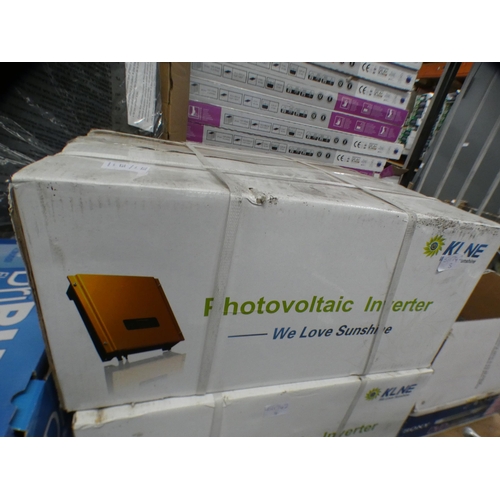 2108 - KLNE 3KW Sunteams photovoltaic inverter - boxed & unused * this lot is subject to VAT