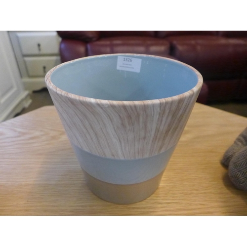 1343 - A concrete and wood effect ceramic planter, H 17cms (6238207)   #