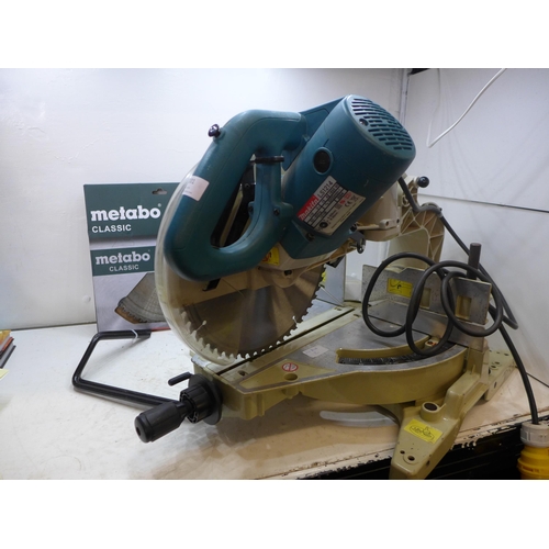 2001 - Makita 110v bench saw slider & transformer, folding bench & spare blades