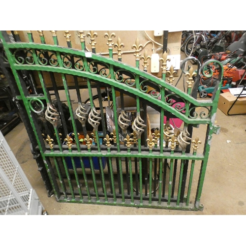 2149 - Pr. of cast metal driveway gates (1.3m x 1.6m at highest point)