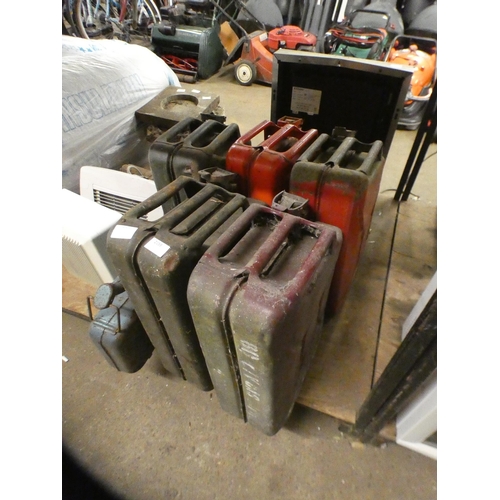 2159 - 6 Metal Jerry cans, mixed sizes