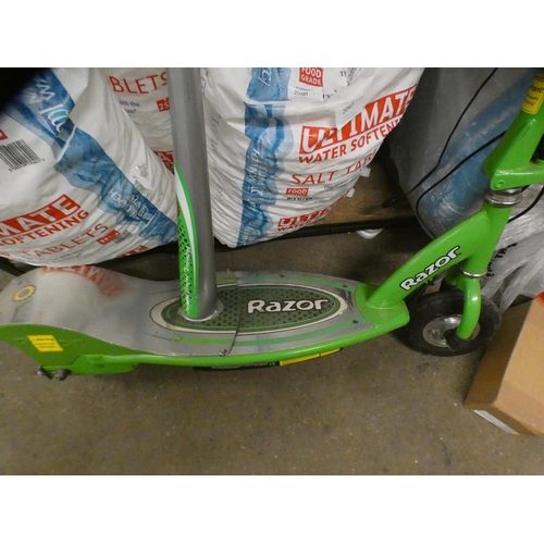 2166 - Razor electric scooter & charger - W