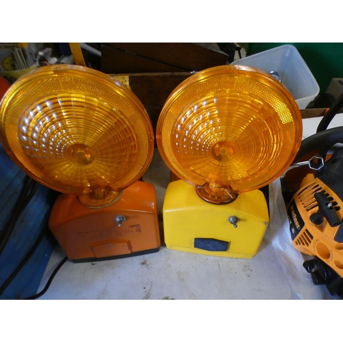 2184 - 4 Assorted skip lights