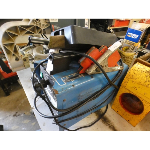 2185 - Clarke 101E arc welder with electrodes, welder's mask & gloves - W