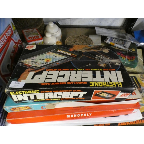 2187 - Approx 5 Vintage boxed games