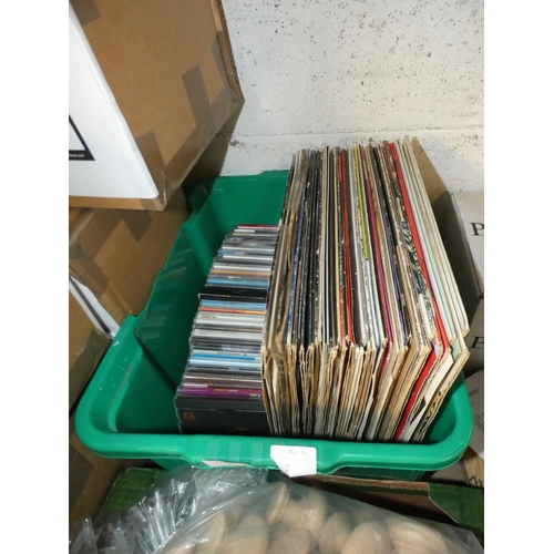 2189 - Box of approx. 40 LPs and CDs, mainly rock music