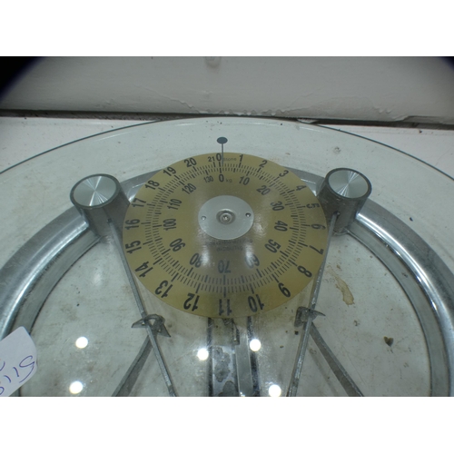 2240 - Designer glass/chrome bathroom scales