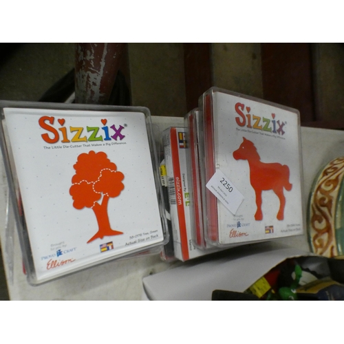 2250 - 5 Sizzix Arts and Crafts die cutter sets - unused