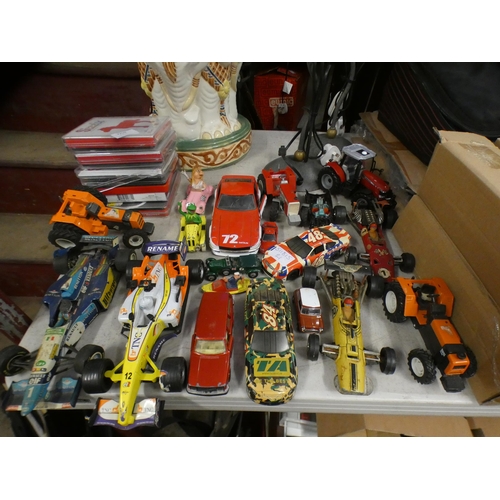 2251 - Vintage toy cars, some Scalextric