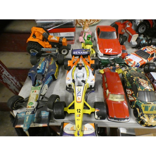 2251 - Vintage toy cars, some Scalextric