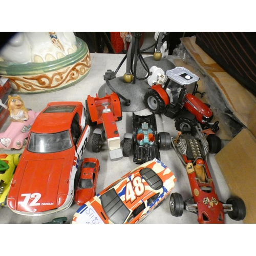 2251 - Vintage toy cars, some Scalextric