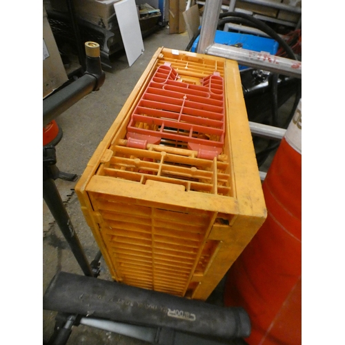 2355 - Mondial-Carfed chicken carrier pod with working sprung doors