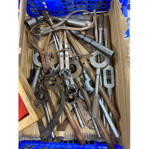 2013 - Engineer's tooling job lot: taps, dies, callipers, tap wrenches, etc., 100+ items