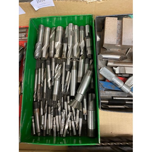 2016 - Machine shop tooling job lot: twist drill bits, V-block, micrometer, totalling 100+ items