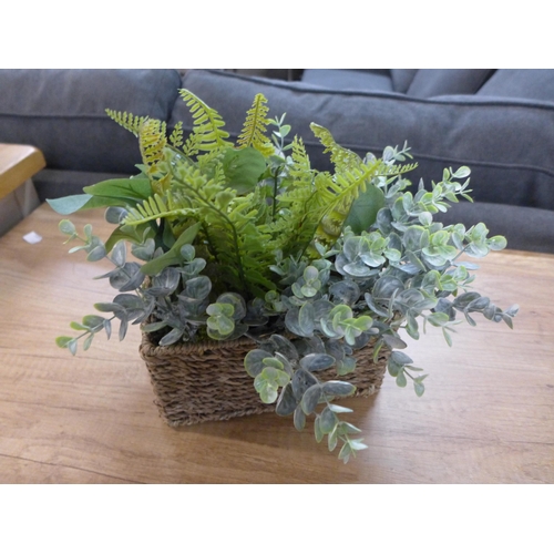 1309 - A display of artificial green ferns in a seagrass basket, W 20cms (67450313)   #