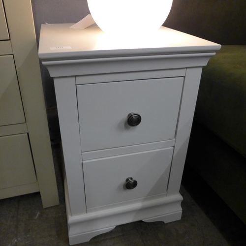 1421 - A Florence white painted small bedside chest *This Lot is Subject to VAT*